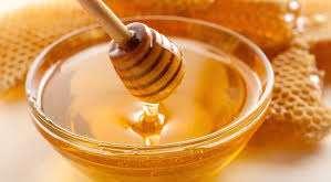Forskare har hittat över 200 olika ämnen i honung. 1 20 % sockerarter och ca 75 % vatten. 50 % sockerarter och ca 45 % vatten.