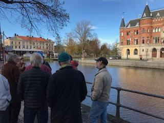 Höstens utflykt gick till Örebro och en stadsvandring där länsantikvarie Raoul Hjertström guidade oss runt bland intressanta