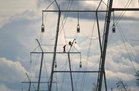 38 (99) Mikonkeidas vindkraftspark FCG DESIGN OCH PLANERING AB Bild 7.1. En 220 kv kraftledning byggs. (Foto: Ville Suorsa) 7.10 Övriga tillstånd som eventuellt behövs 7.