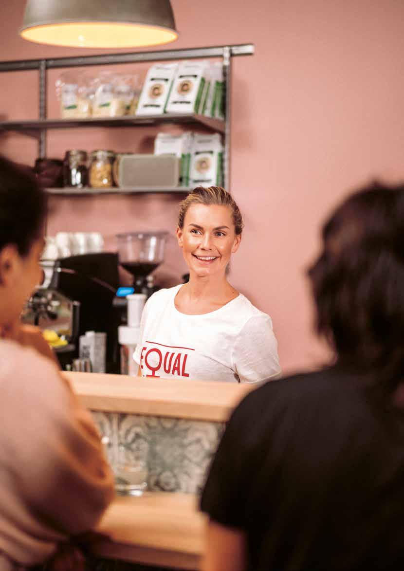 // VÅRA CENTRUM NYÖPPNAT FÖR VEGANSK MAT I september öppnade restaurangen RÅ och så i Huddinge centrum.