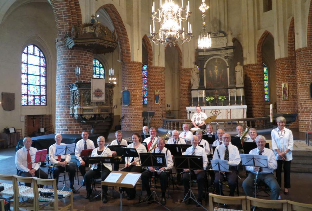 Orkesterns repertoar spänner från marsch och originalmusik för blåsorkester till olika slags underhållningsmusik som t.ex. filmmusik.