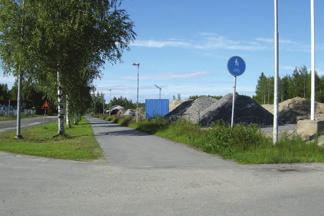 3.1.2 Vägnät Allmänna vägar Den planerade järnvägen passerar väg E12 och går i nära anslutning till väg E4, vilka utgör viktiga vägar för gods- och persontrafik (se figur 3.1-2).