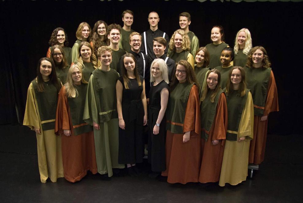 Väte och från Mästerby kyrka) 18.30 Barndans runt stången 19.