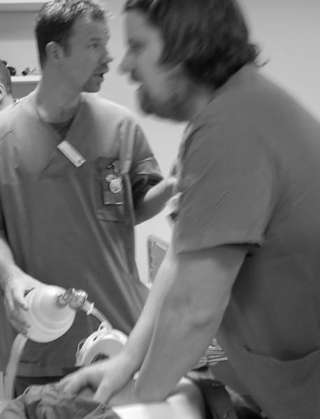 Kompetenser Praktiska färdigheter Undersökningsteknik Procedurer: PVK, intubation, dra upp medicin, suturera Avancerade procedurer: svår intubation, CVK, kirurgi Kognitiva färdigheter teoretisk