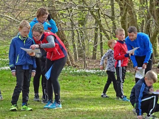 Ungdomsträning i Ramlösa Brunnspark...... Torsdagen den 4 maj höll ungdomsgruppen en sprintträning i Ramlösa Brunnspark som förberedelse inför kommande sprinttävlingar i ungdomsserien.