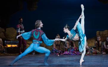 En roll som hon hyllades för på Met 2013 liksom vid Canadian Opera Company, San Francisco Opera, Bayerische Staatsoper Gran Teatre del Liceu och Lyric Opera of Chicago.