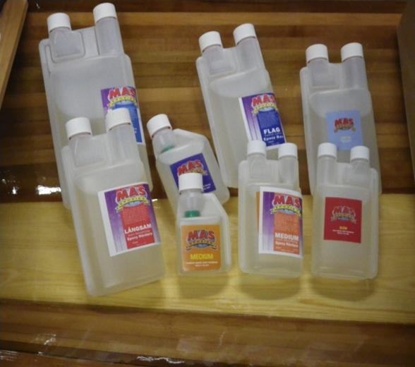 Smarta repara<onssatser (Handy kit) Repera<onssatsen består av 3 delar (blandningskvot är 2:1 även här) De innehåller: 1 st Epoxy LVS bas, 1 st Epoxy FLAG bas 1 st härdare.