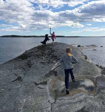 I vår serie där vi besöker familjer på olika öar framhålls ofta naturen, friheten, gemenskapen och en lugn miljö. Det finns dock grundläggande service som måste fungera för att satsa på ö-livet.