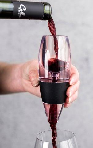 MAGISK VINDEKANTERARE Nu är problemet med att inte kunna dekantera vinet direkt vid bordet