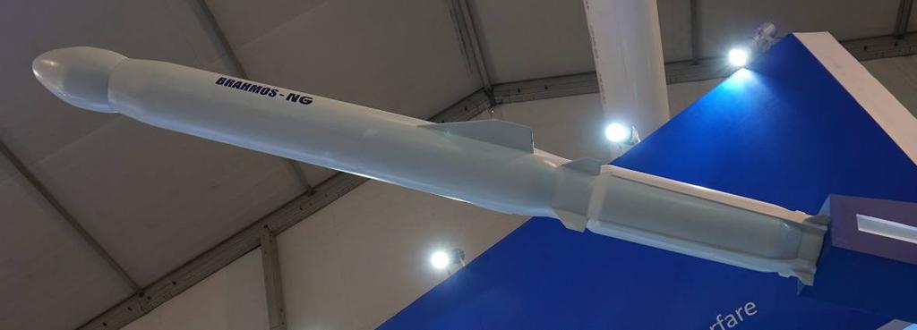ÅRSRAPPORT 2015 Bilaga 2016-02-26 Sida 85 (131) Roboten benämns i dagsläget Brahmos NG. Roboten kommer bli mindre än nuvarande version som väger 2 500 kg.