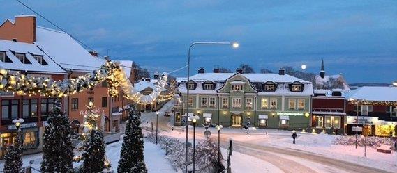 2 INNEHÅLL 1. UPPDRAGET 2. HANDELNS UTVECKLING & KONSUMTIONSTRENDER 3.