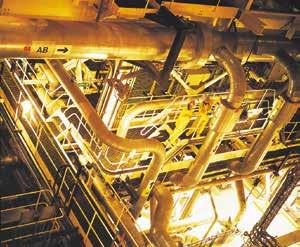 En kammare består av hydraulisk vätska och är ansluten till hydraulsystemet.