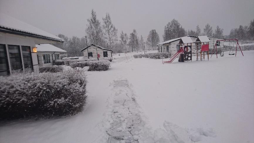 Städrundan inkluderar hela parkeringen, alla gräsytor, gång och cykelbanor, samt att se till att sopsorteringen sköts av campingens gäster.