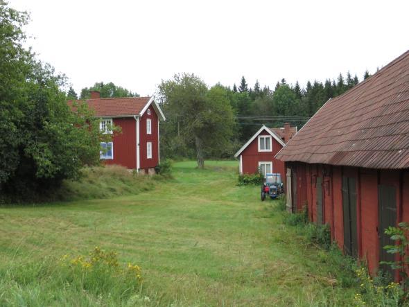 Mundekulla1:3, bostadshusen och ladugården.