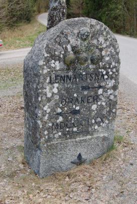 Min kommentar: Möjligen avser JJS bonden Jonas Jonasson i Tuna, född 1744. Foto författaren, 2011.