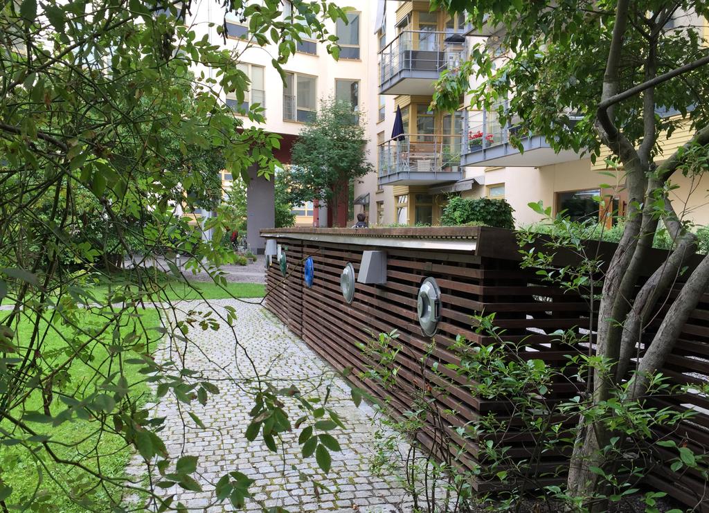 1. Inledning Med avfallsutrymmen avses i denna handbok alla platser och utrymmen ämnade för avlämning, förvaring och hämtning av avfall från flerbostadshus och verksamheter i anslutning till