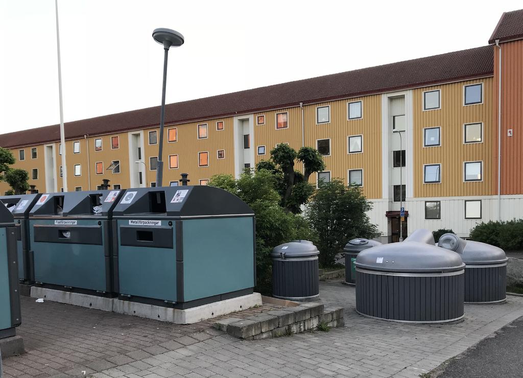 2. Syfte och målgrupp Syftet med denna handbok är att ge stöd vid val av avfallssystem samt för att skapa ändamålsenliga och säkra avfalls - utrymmen för gemensamhetsanläggningar, flerbostadshus och