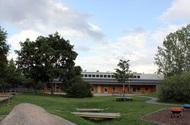 Jakobsberg 11:4 Byggmånader Entr.form Generalentreprenad Vallvägens förskola ligger i ett villaområde. Förskolan har en gård med stora lekytor och är en nybyggnad med 4 avdelningar.