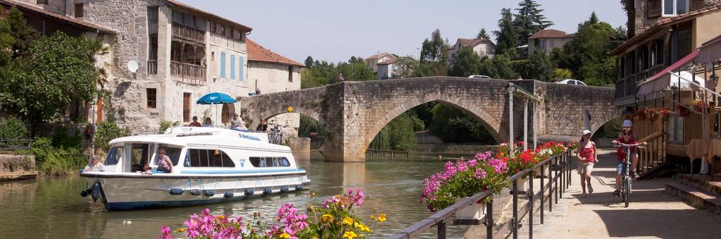 Aquitaine Upplev Aquitaine på en båtsemester Sceneriet i det sydfranska Aquitaine har inspirerat konstnärer genom århundraden.