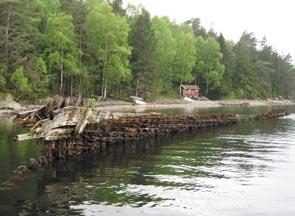 SEGELSKUTOR EN SVUNNEN EPOK MS/S Sigrid i vila vid toppen av Orust sedan 1960 Apropå TIDENS TAND Tremastskonaren Sigrid byggd vid Thurö i Danmark 1903, lastade 280 tons dw Min farfars farfar, Lars