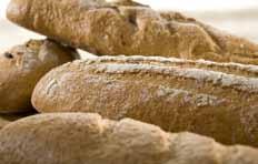>> Stenugnsbakat bröd mer och mer populärt Kycklingdröm - en av Brödhusets populära lunchmackor. 6 I N F O Peter Bruun på Brödhuset i Askim.