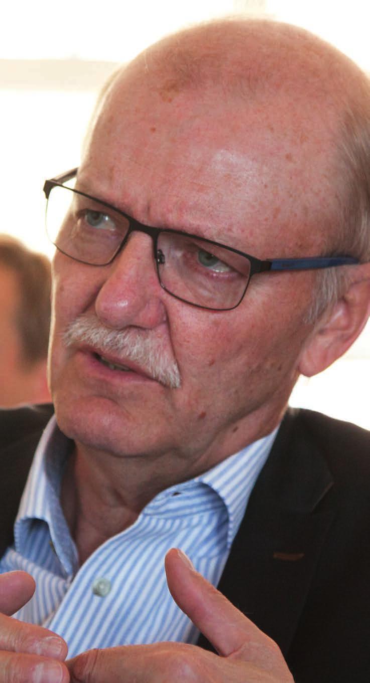 Vi har gått in för levande möten där det är tillåtet att avbryta föreläsarna med frågor och där det är högt i tak.
