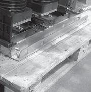 Circuit-breakers up to 24 kv To lift and handle the circuit-breaker, use the tool (1) (fig. 2a: shortest hooks for circuit-breakers up to 17.5 kv; all hooks for 24 kv circuit-breakers).