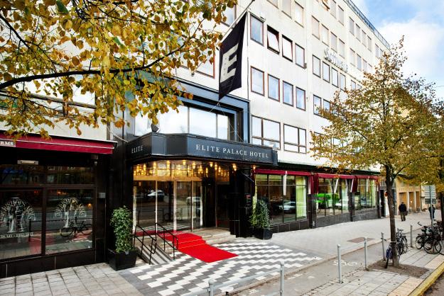 Elite Hotel Arcadia erbjuder 3 konferenslokaler och restaurang med uteservering i en härlig trädgård.