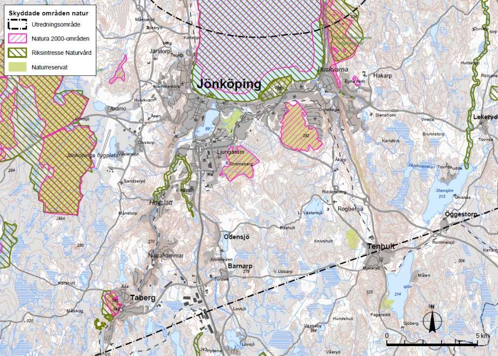 Dumme mosse är ett stort och variationsrikt myrområde med många olika våtmarkstyper. Vida kala mossar av olika slag, glest trädbevuxna kärr, öppna madmarker och sumpskogar är några exempel.