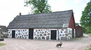 Dubbelgarage Byggår: 2000-talet Till fastgiheten hör en bevarad fägata.