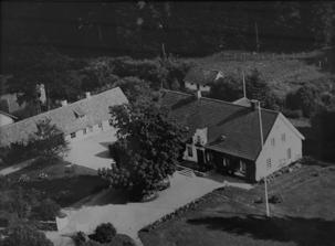 Efter laga skifte 1850 fanns i Gunnarp endast två större gårdar. nuvarande Gunnarpsgården och nuvarande Tjörnarpsgården.