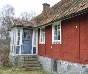 Hedensjö by Hedensjö by, väster om Tjörnarps kyrkby, är belägen i en dalgång inramad av höjdryggar. De äldsta skriftliga beläggen är från 1583.
