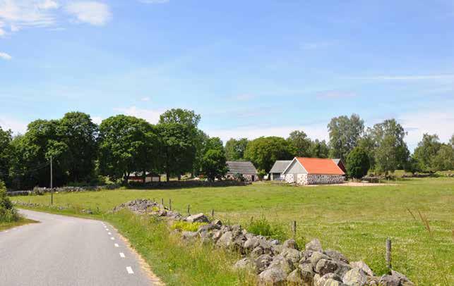 Bymiljö med särskilt höga kulturhistoriska värden Lokalt bevarandeintresse: Åkarp Åkarpsgårdens gråstenslängor är daterade 1750-1800. Stengärdesgårdar förekommer rikligt i landskapet. Foto: 2014.