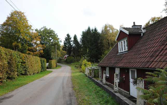 ) belägna mellan Nygård och Gunnarpsgården, i Gunnarps by. Den samlade bebyggelsen har bykaraktär och går lokalt under benämningen Lilla Gunnarp.