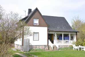 Angelika 9 (Landsvägen 15) Gunnarp Bostadshus i 1 1/2 plan Byggår: Början av 1900-talet? Detaljer:huggen naturstensgrund.