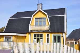 Övrig bebyggelse Biskopen 5 (Båtstigen 2) Korsaröd. Bostadshus i 1 1/2 plan. Byggår: 1927-1928. Träkonstruktion på gråstensgrund. Takkupa med balkong vetter mot gatan.
