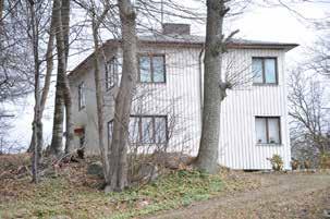 2000-talet: Ny takkupa (ursprunglig kupa var mindre), omtäckning av taket efter 2008 (nya lertegelpannor). Detaljer: kontursågade taksparrar Villan är placerad högt uppe på en höjd.
