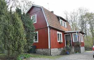 Chauffören 10 (Torupsvägen 4) Korsaröd Bostadshus i 1 1/2 plan. Byggår: Uppgifter saknas, runt sekelskiftet 1900? Träkonstruktion på tuktad naturstensgrund. Lertegeltäckt mansardtak.