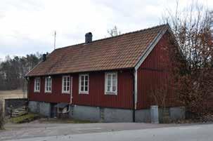 2012-13: större interiör och exteriör renovering: tillbyggnad om ca 35 kvm med överbyggd terrass ersatte 60-talets altan. Fönsterbyten partiellt (utformning lika befintliga).