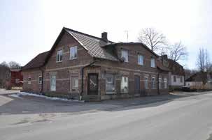 Foto: april 2013 Gunnarp 8:37 (Landsvägen 56) Gunnarp Affärs- och bostadshus i 1½ plan Byggår: slutet av 1800-talet Uppfört av tegel på gråstensgrund. Byggt som affär och bostad.