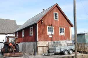Tillbyggt uterum under 1900-talets senare del. Ekonomibyggnad: F.d. stall med bostad Byggår: 1793, enligt uppgift. Uppförd i gråsten.