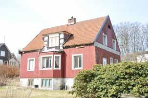 Fasaderna inklädda med plast/plåt, med den gamla fasspontpanelen som förebild, nytt tak, inplåtad skorsten, nya fönster. Fasaderna tidigare klädda med stående och liggande gråvit fasspontpanel.