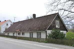 Förändringar: Renovering 2009 Fastigheten innehöll tidigare garage och ett drängahus rivna under 2000-talet. På fastigheten har tidigare funnits en vattenkvarn. Fornminne i form av stenbro.