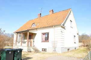 Tjörnarp 2:2 (Kyrkbyn 104) Kyrkbyn Bostadshus i 1 1/2 plan. Tidigare lärarbostad. Byggår: 1920-talet. Tegelkonstruktion på betonggrund. Fasaderna är putsade, ljust gula.