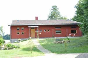 Tjörnarp 3:71 (Kyrkvägen 46) Kyrkbyn Bostadshus i två plan. Nymodernistisk stil. Byggår: 2005 Träkonstruktion. Fasader putsade i brunrött under flackt sadeltak.