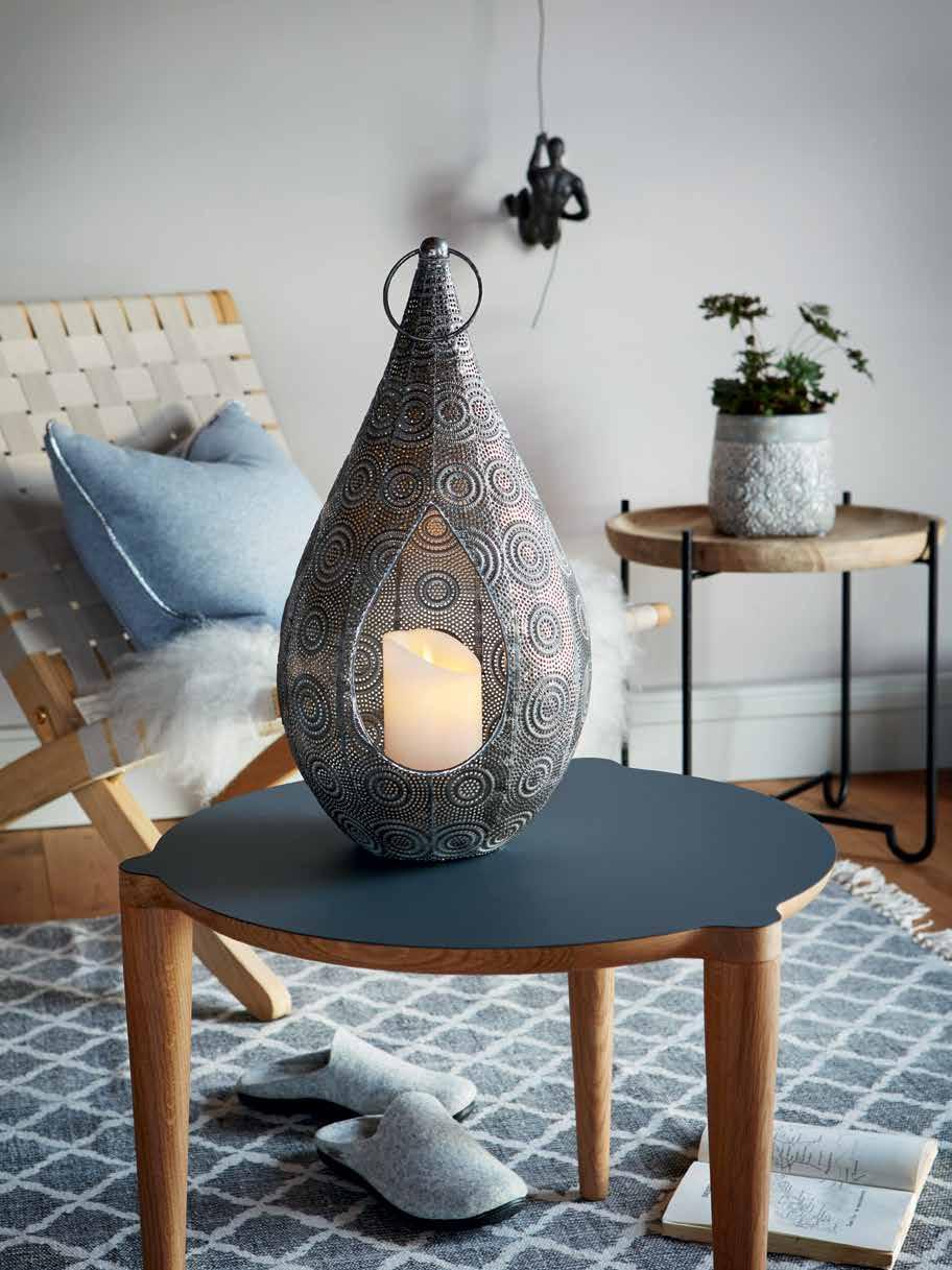 Oriental - dekorativ och stämningsfull 21610 Oriental lykta h: 45 Ø: 27 cm 599:-/66,50 22270 Flame LED blockljus vitt h: 15 Ø: 7