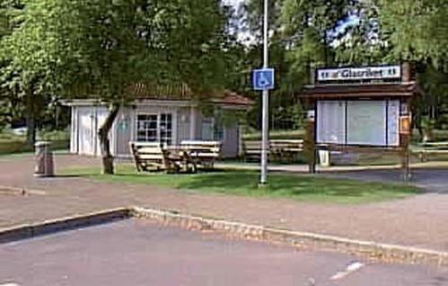 11. Rastplats Väsentliga funktioner behöver vara tillgängliga via användbara gångytor för personer med funktionsnedsättningar, till exempel parkeringsplatser toaletter informationstavlor bord