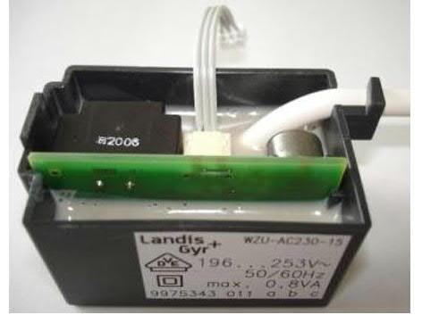 . kan matas via en nätmodul (power pack) eller via ett batteri Automatisk avkänning av