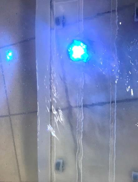 Sphero Vattenlek Använd roboten som en del av vattenlek 1. Making: ta fram ett kärl som du kan fylla med vatten (i exemplet är det en stor plastback).