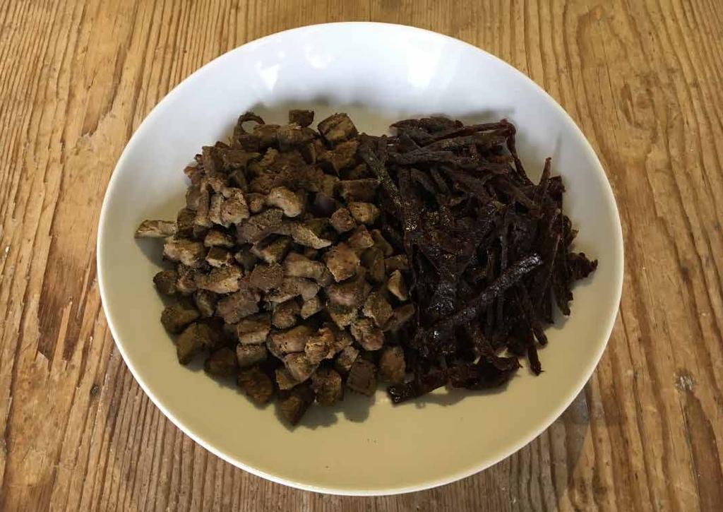 Hundgodis UGNSTORKAD LEVER/NJURE/HJÄRTA Ingredienser: 1 kg lever, njure eller hjärta av nöt eller lamm Beskrivning: Koka köttet i rikligt med vatten i ungefär en timme, häll sedan av spadet och låt